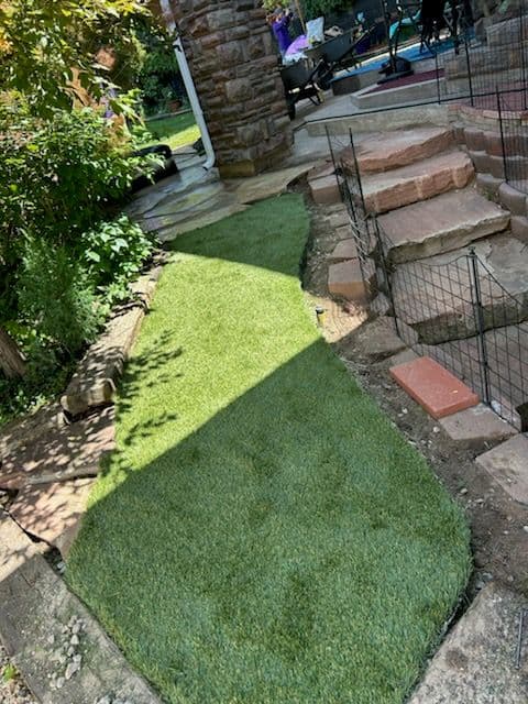 Gallery photos for Expert Turf Transformation for a Neat Living Space: Image #2
